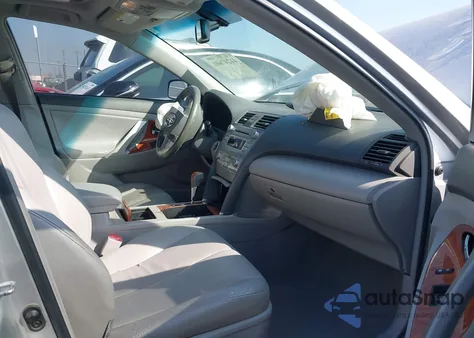 2010 Toyota Camry Xle z USA, uszkodzony, nr VIN 4T4BF3EK6AR086039